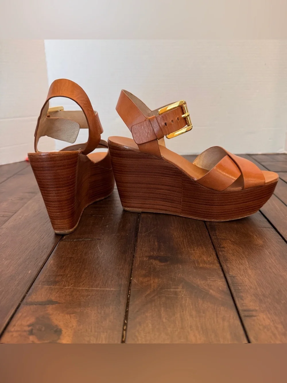 Michael Kors Peggy Platform Luggage Leather Tab Wedge Sandal Size 6.5M Boho Chic